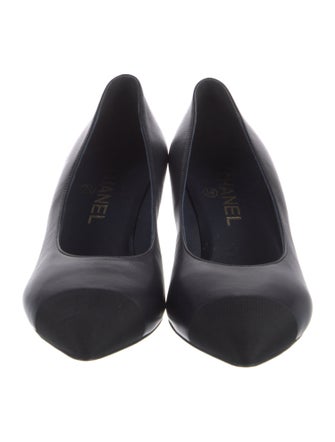 Chanel Interlocking CC Logo Leather Pumps