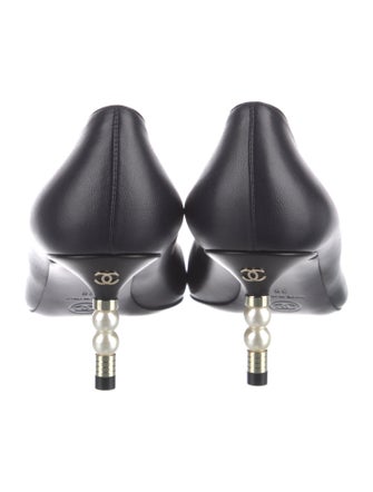Chanel Interlocking CC Logo Leather Pumps