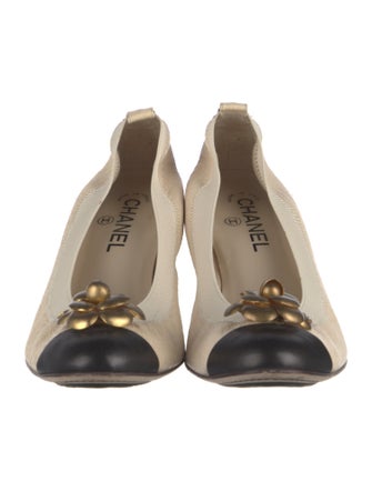 Chanel Interlocking CC Logo Leather Pumps