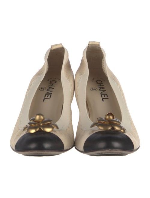 Chanel Interlocking CC Logo Leather Pumps