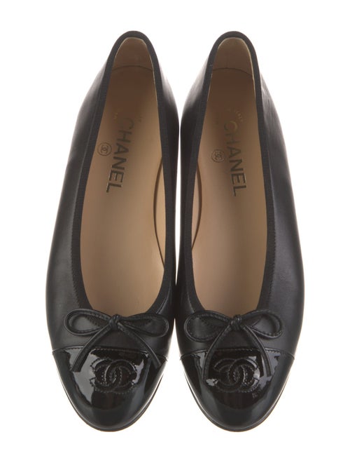 Chanel Interlocking CC Logo Leather Ballet Flats