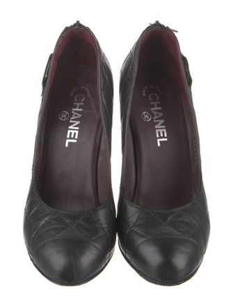 Chanel Interlocking CC Logo Leather Pumps