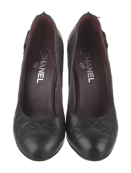 Chanel Interlocking CC Logo Leather Pumps