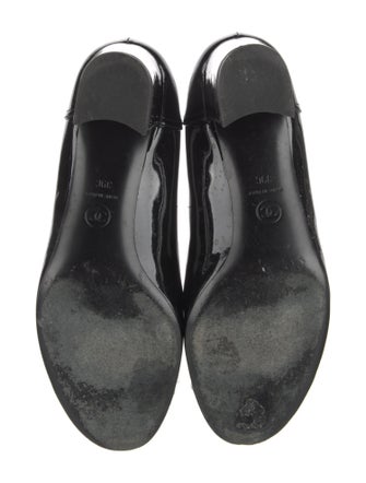 Chanel Interlocking CC Logo Patent Leather Pumps