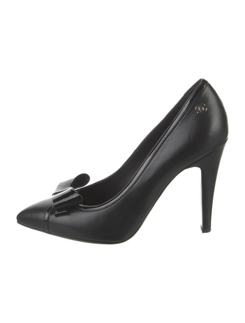 Chanel Interlocking CC Logo Leather Pumps