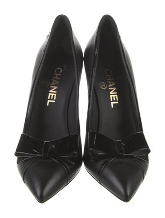 Chanel Interlocking CC Logo Leather Pumps