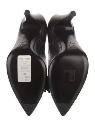 Chanel Interlocking CC Logo Leather Pumps