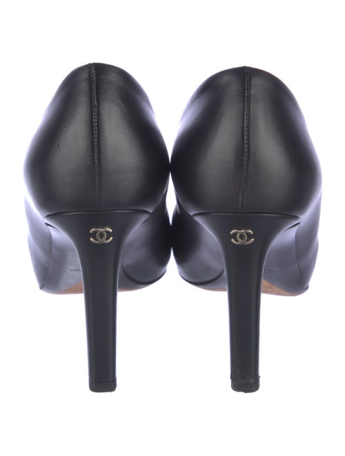 Chanel Interlocking CC Logo Leather Pumps