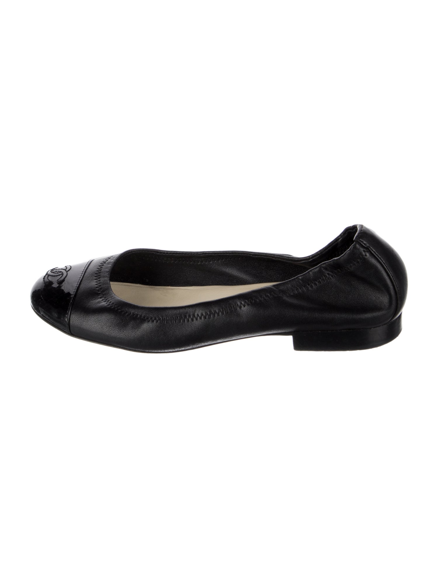 Chanel Interlocking CC Logo Leather Ballet Flats