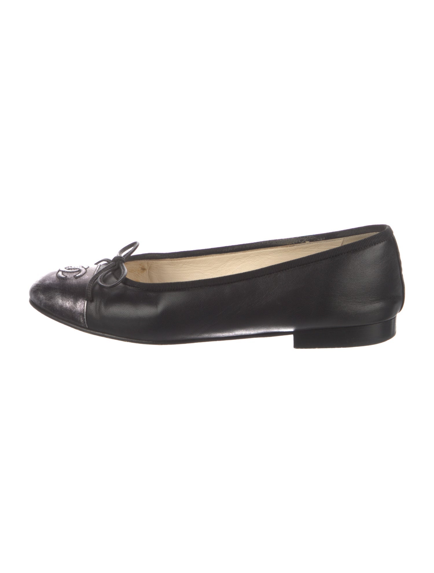 Chanel Interlocking CC Logo Leather Ballet Flats