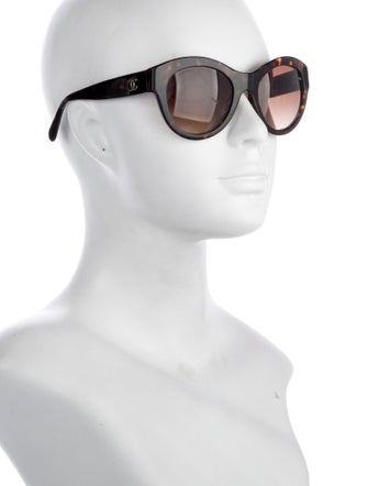 Chanel Interlocking CC Logo Cat-Eye Sunglasses