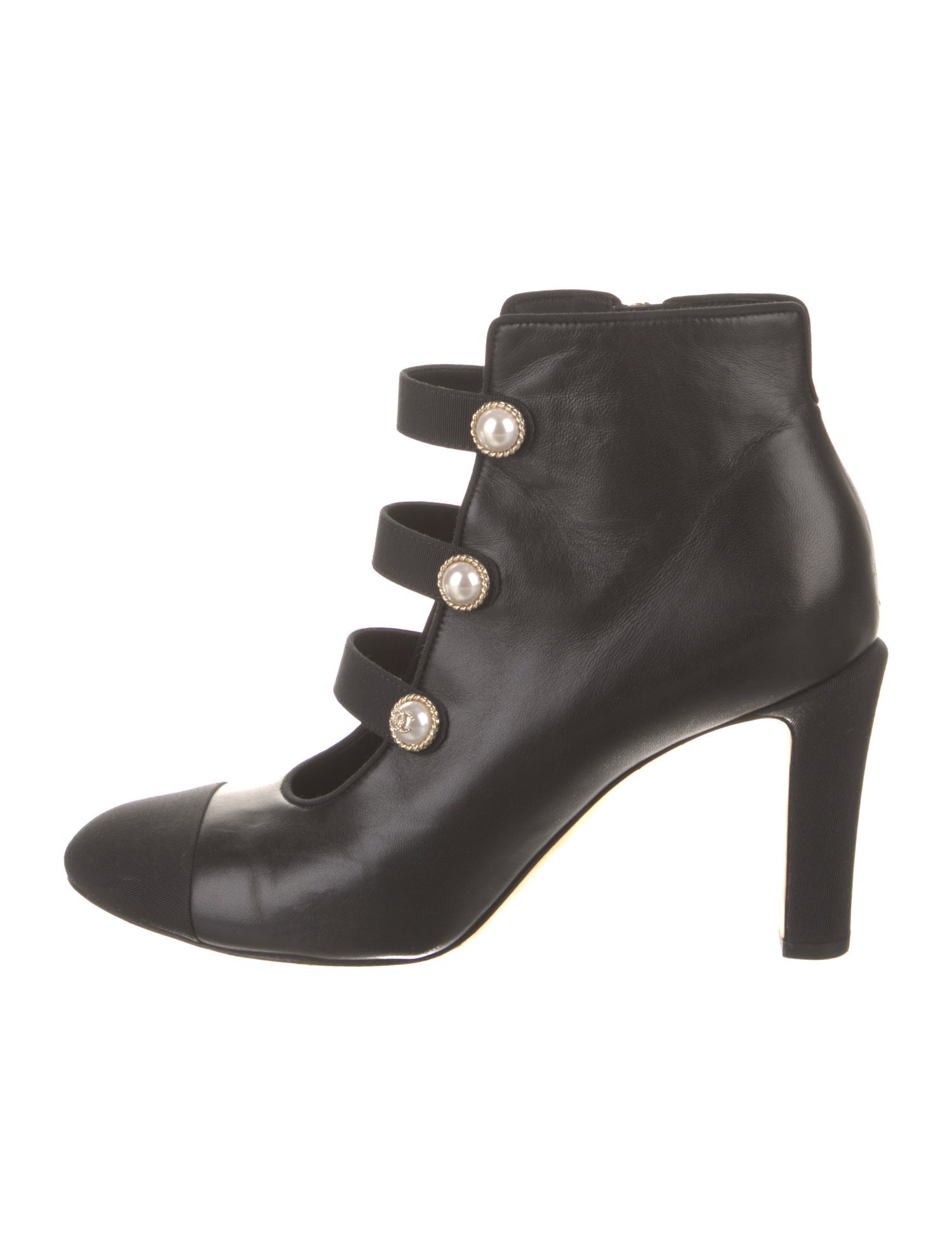 Chanel Interlocking CC Logo Leather Pumps