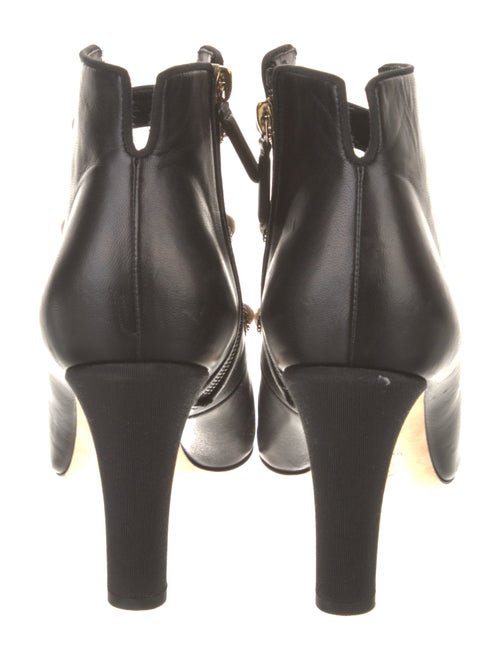 Chanel Interlocking CC Logo Leather Pumps