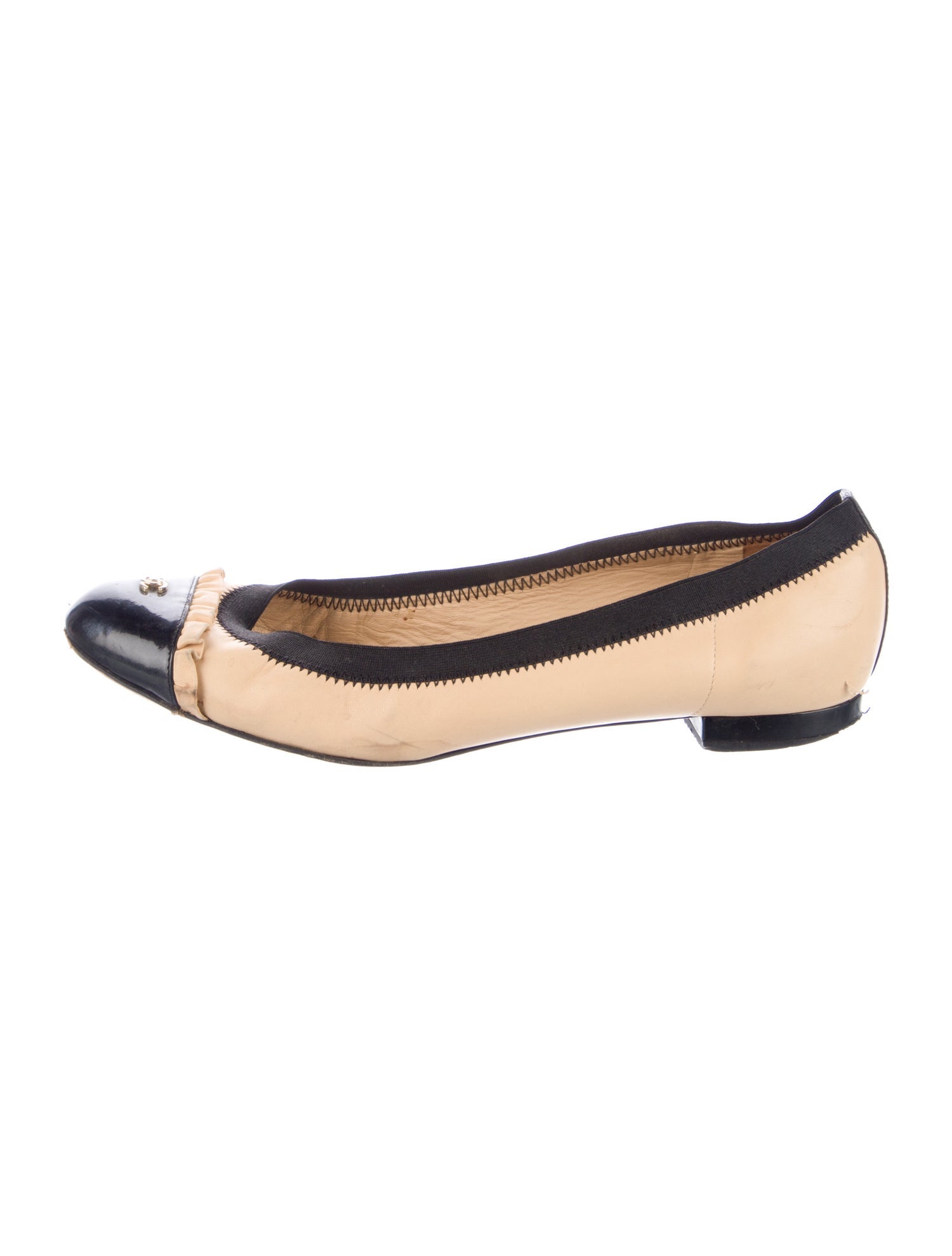 Chanel Interlocking CC Logo Leather Ballet Flats