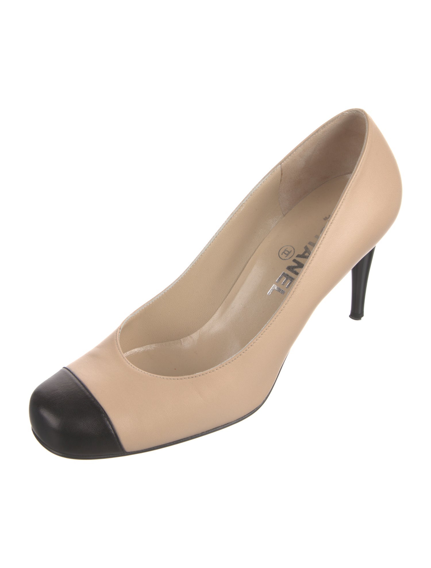 Chanel 2005 Interlocking CC Logo Pumps