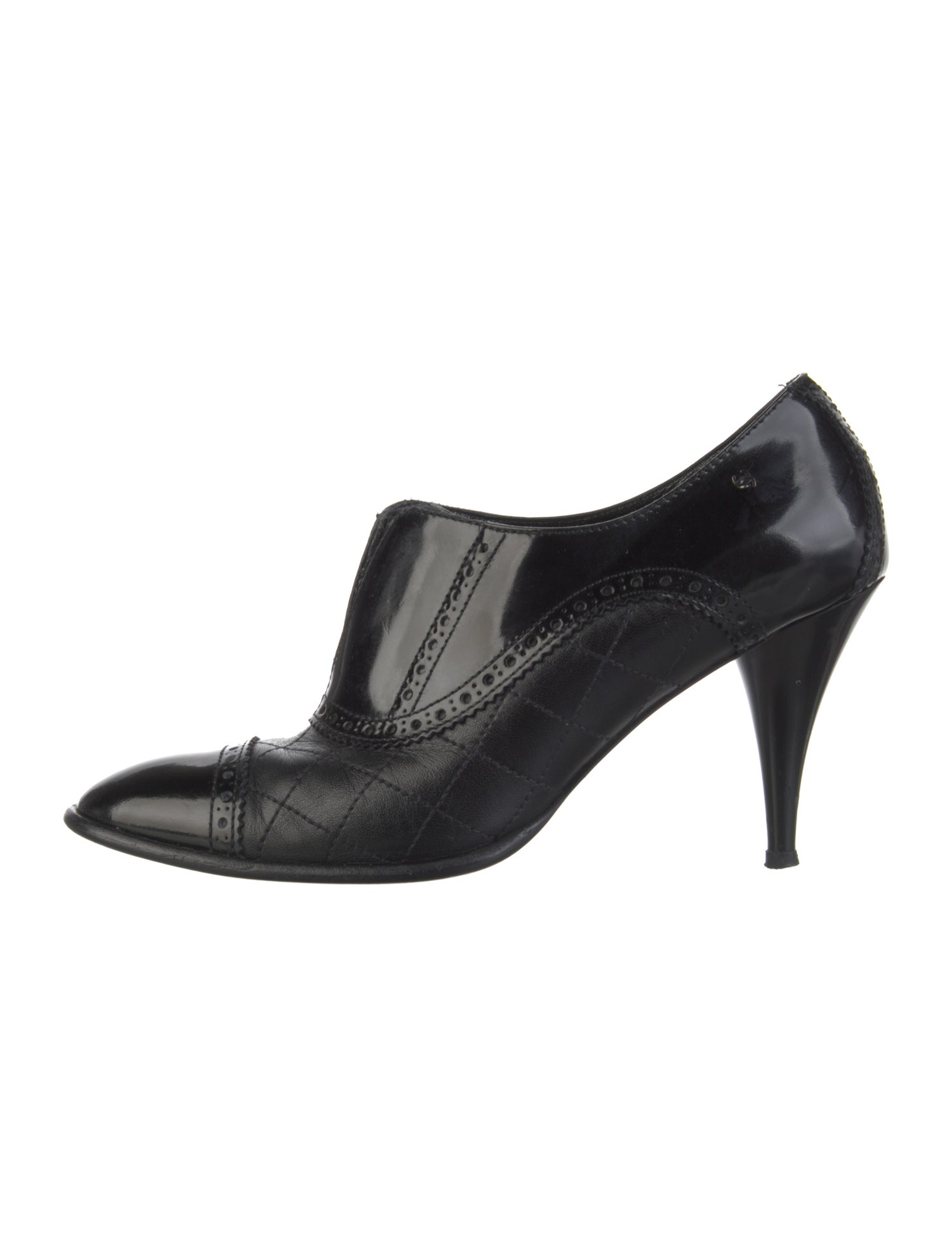 Chanel 2004 Interlocking CC Logo Pumps