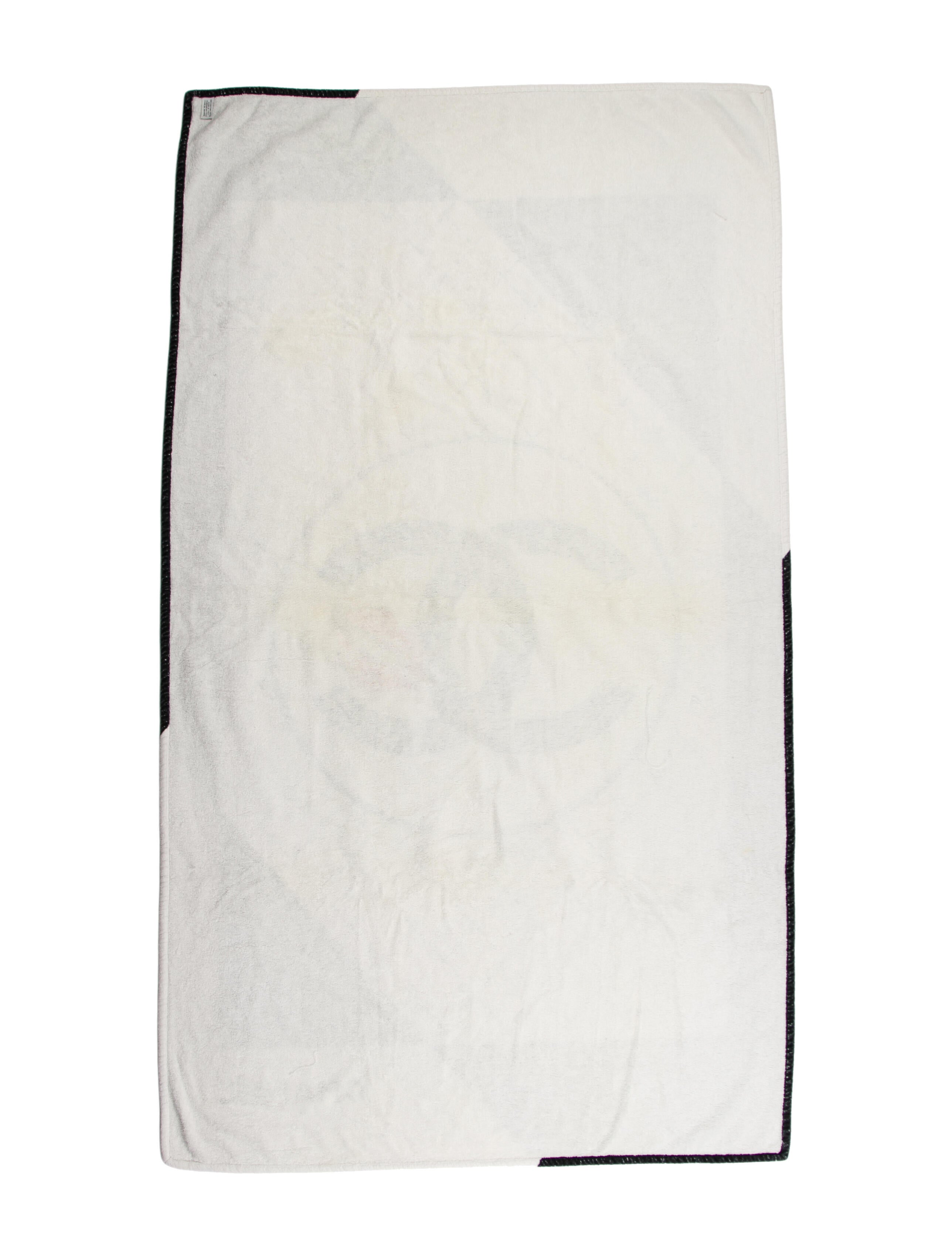 Chanel CC Lips Beach Towel