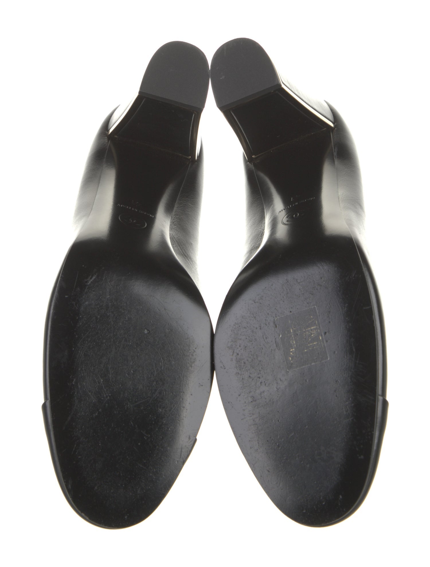 2017 Interlocking CC Logo Pumps