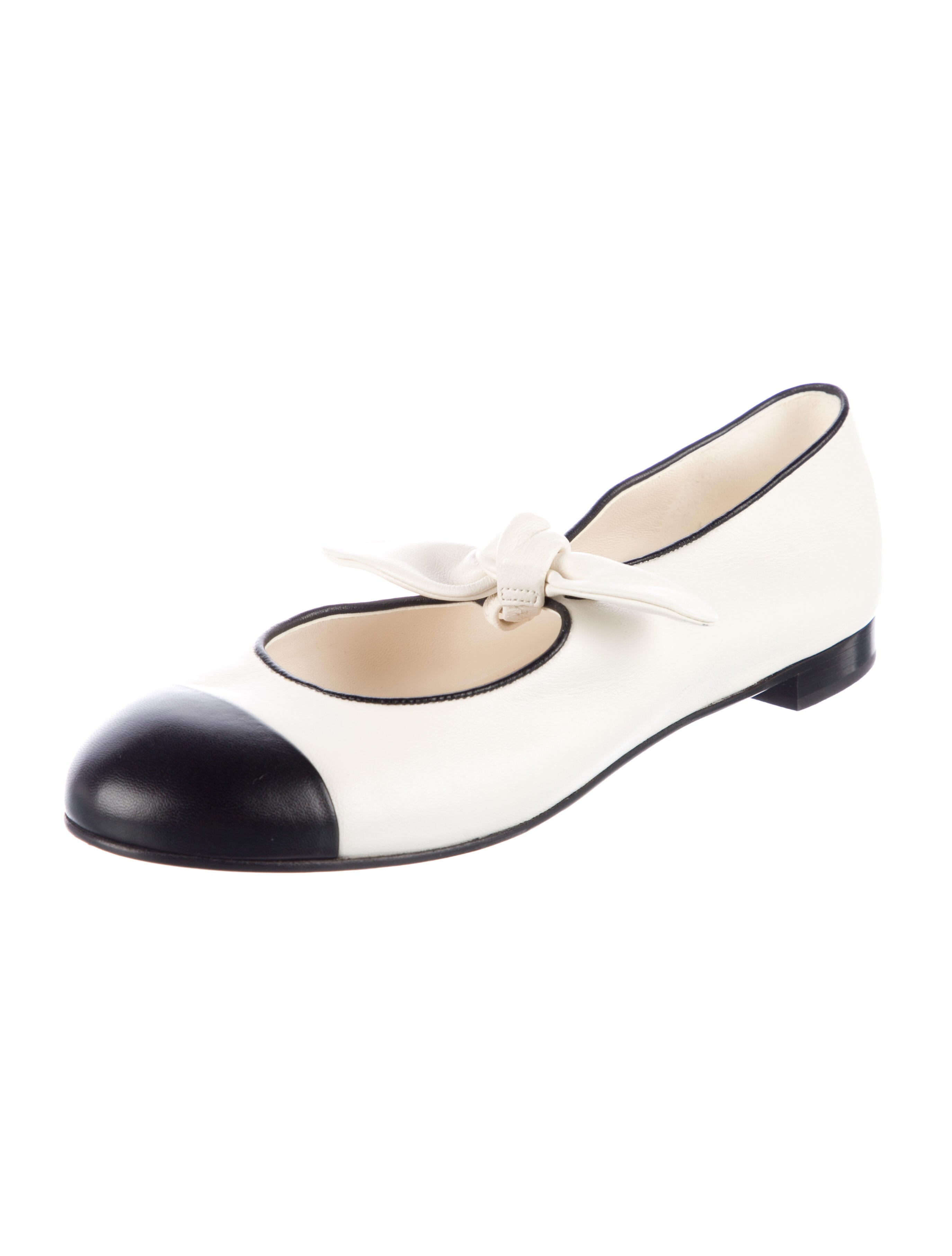 Chanel Interlocking CC Logo Leather Flats