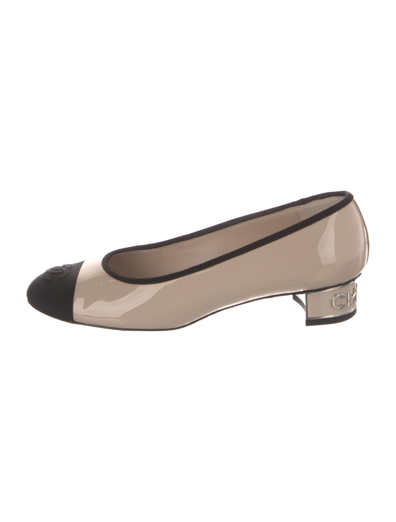 Chanel 2018 Interlocking CC Logo Pumps