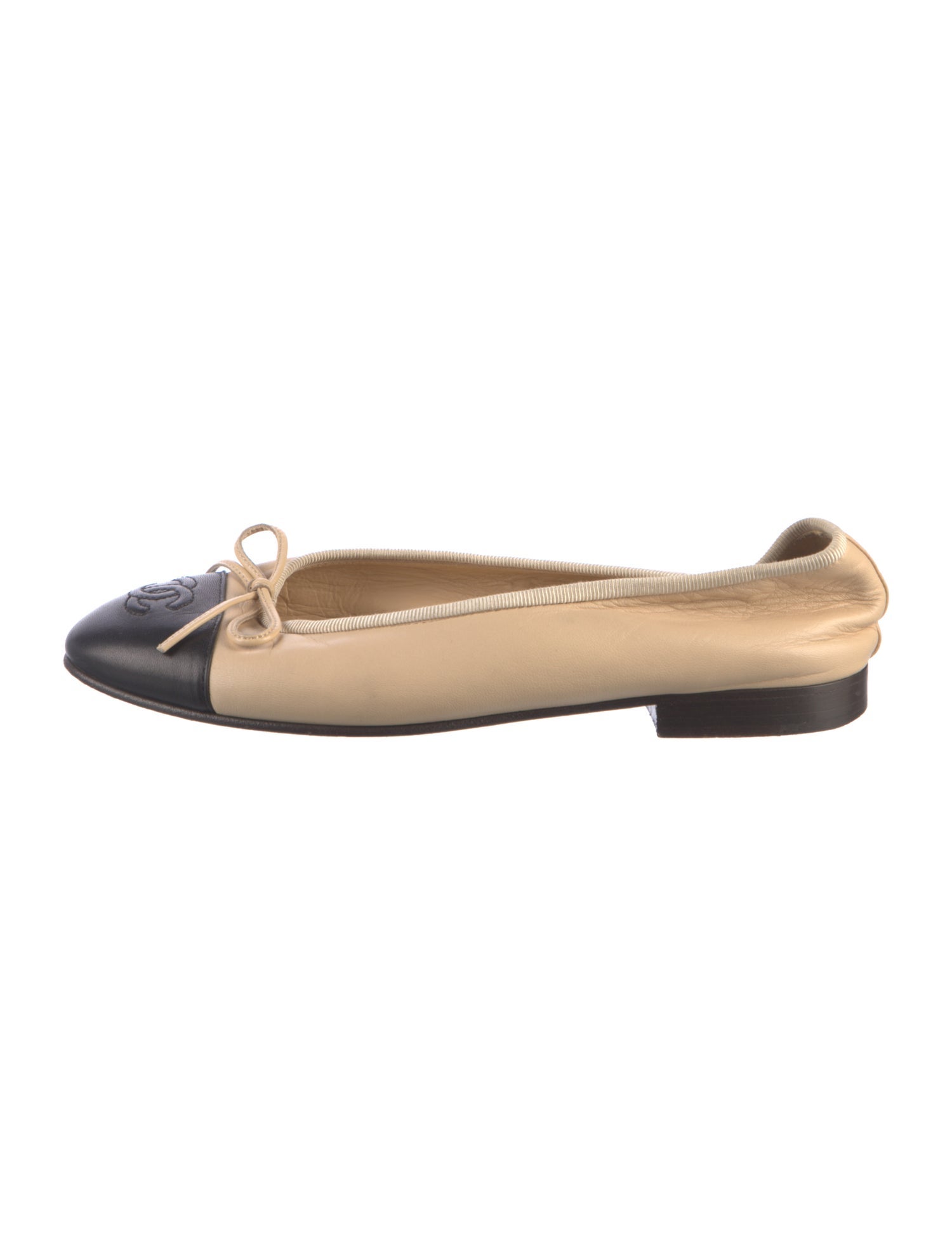 Chanel Interlocking CC Logo Leather Ballet Flats