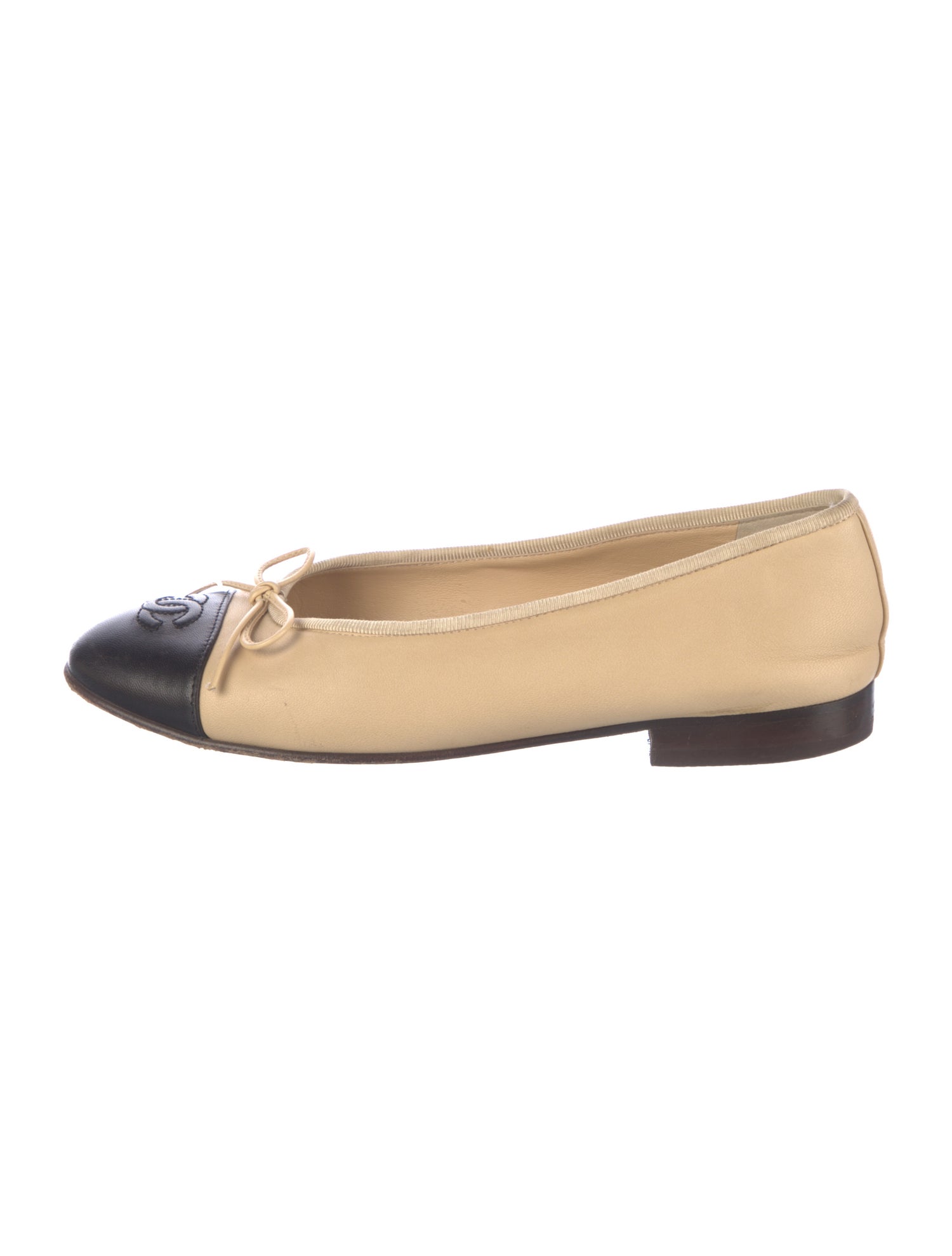 Chanel Interlocking CC Logo Leather Ballet Flats