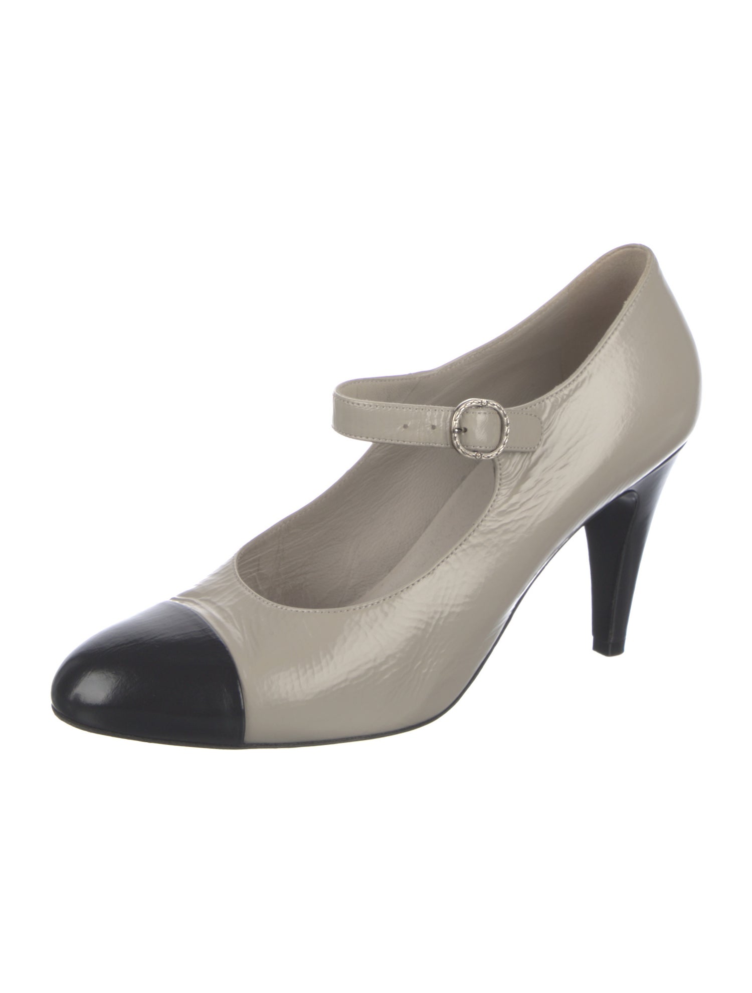 Chanel Interlocking CC Logo Leather Pumps