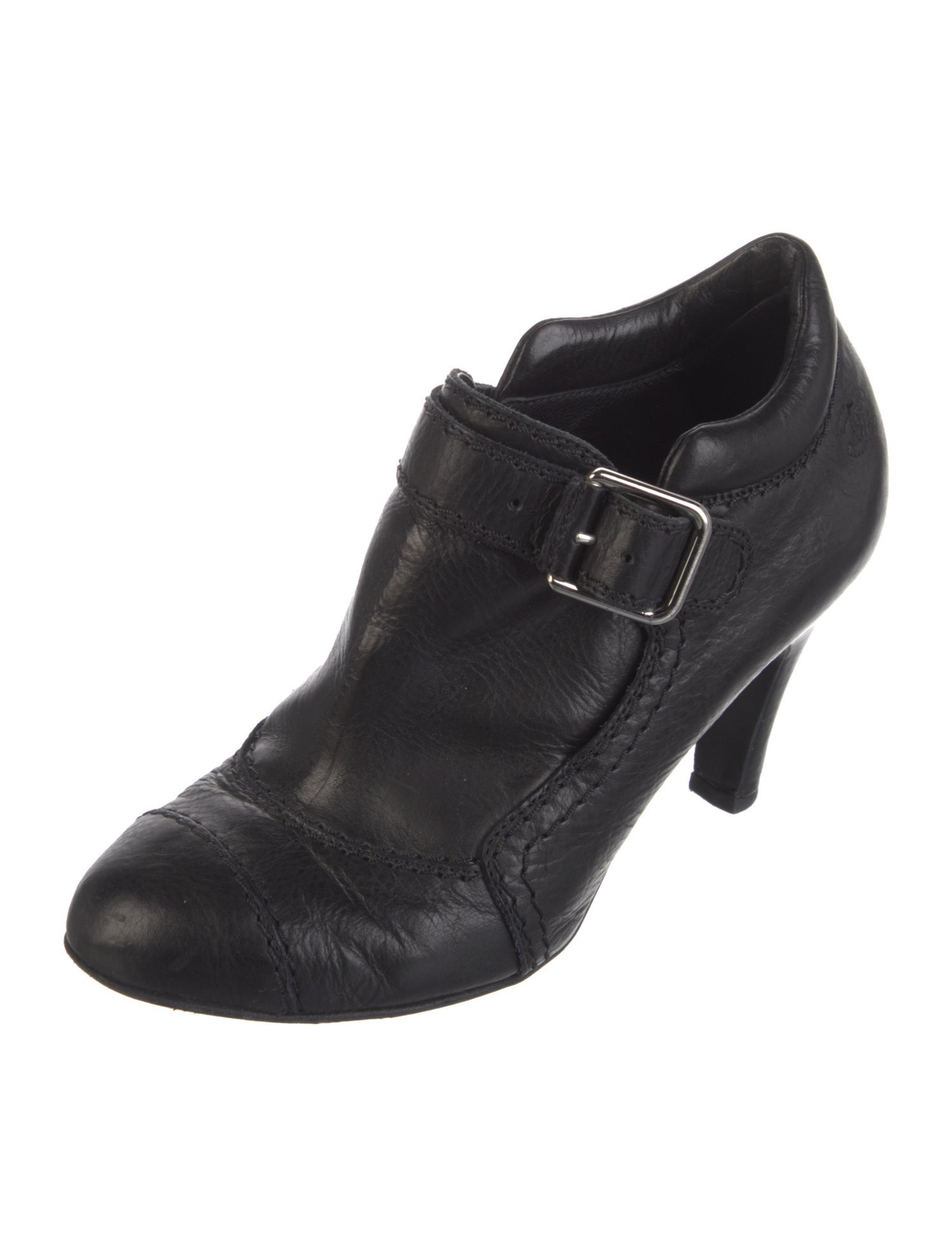 Chanel Interlocking CC Logo Leather Pumps