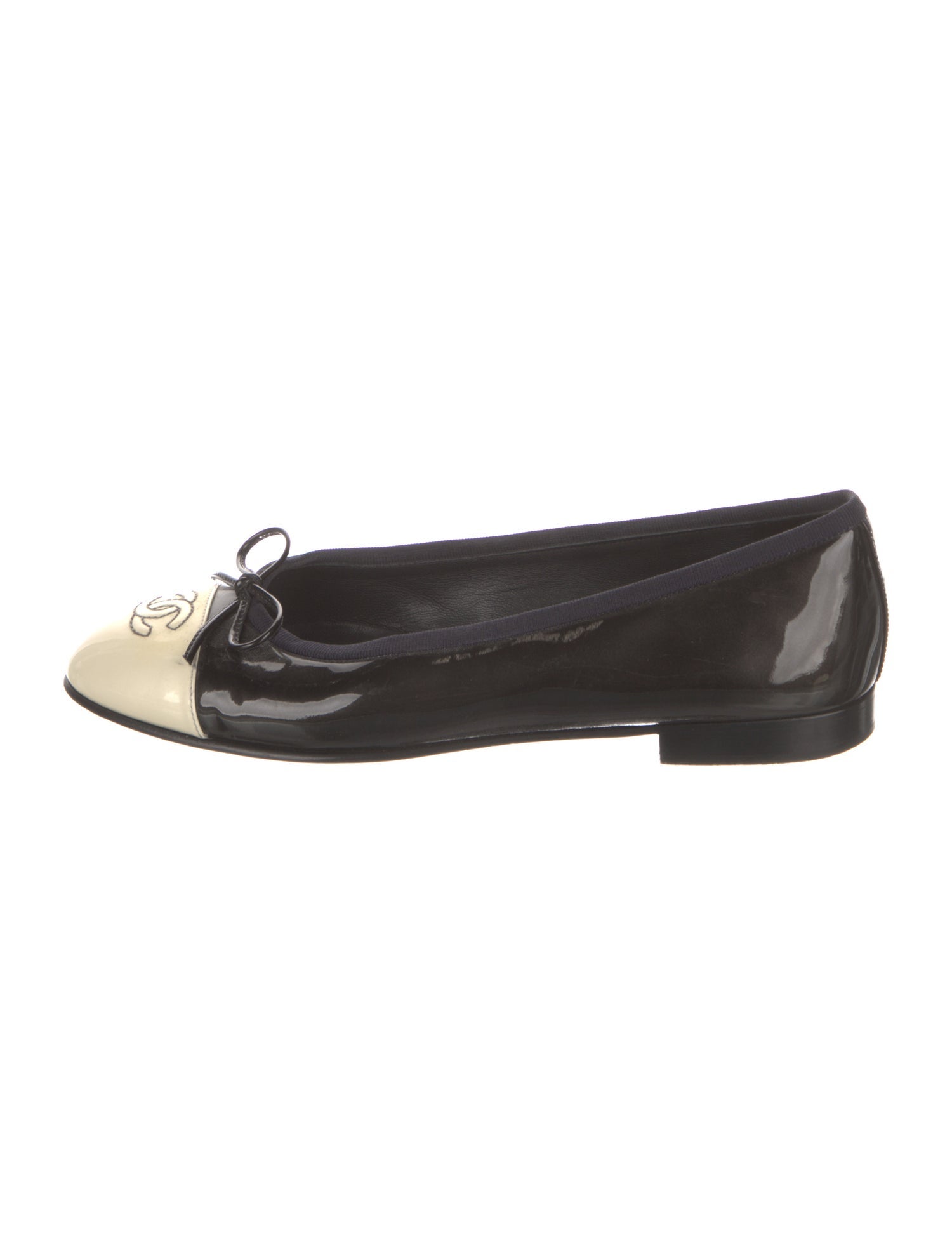 Chanel Interlocking CC Logo Patent Leather Ballet Flats