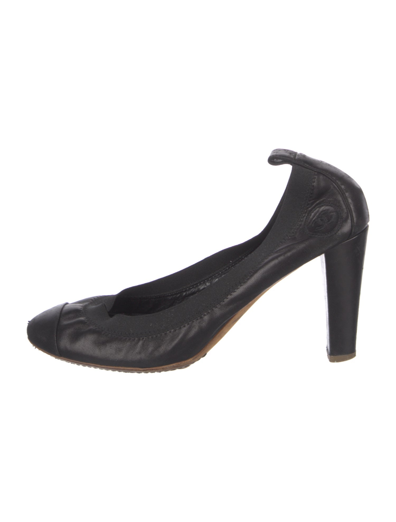 Chanel Interlocking CC Logo Leather Pumps