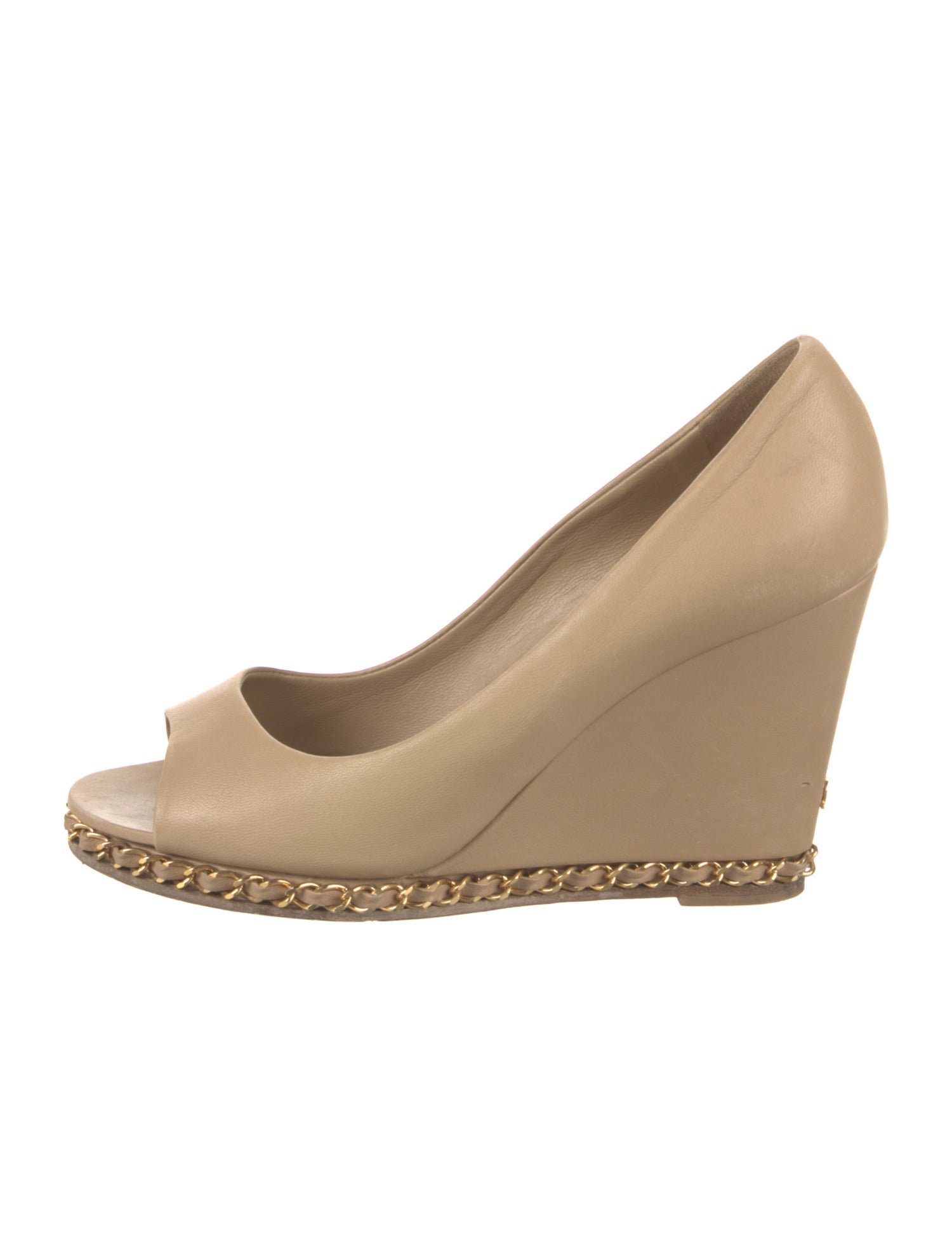 Chanel Interlocking CC Logo Lambskin Pumps