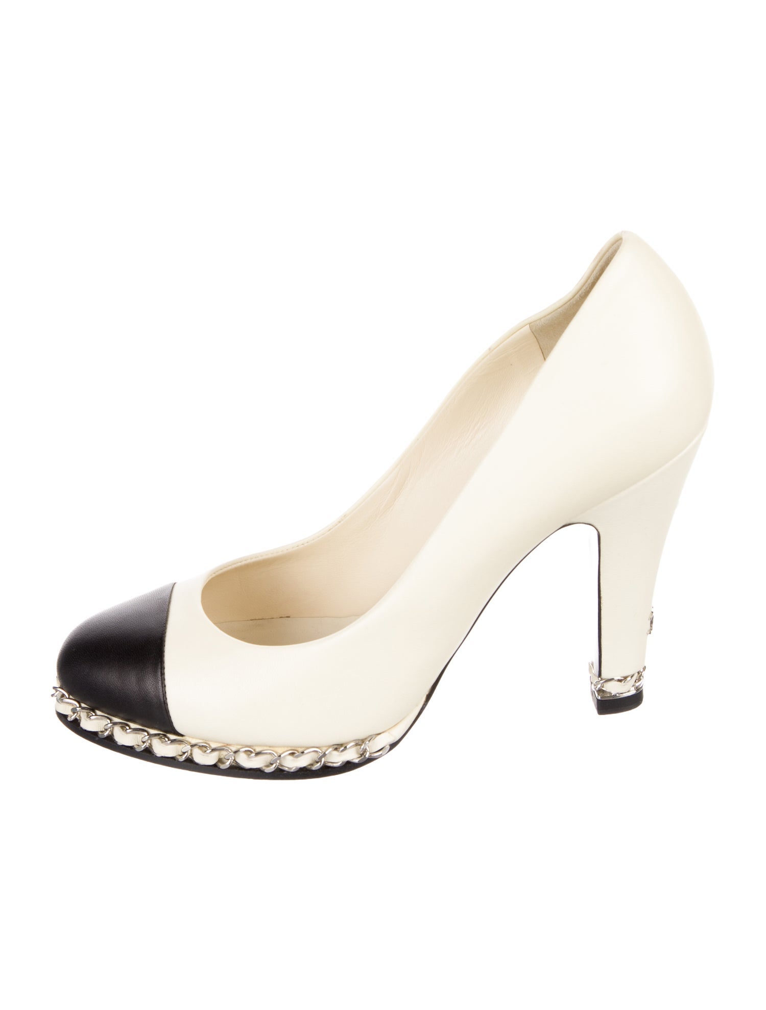 Chanel Interlocking CC Logo Leather Pumps