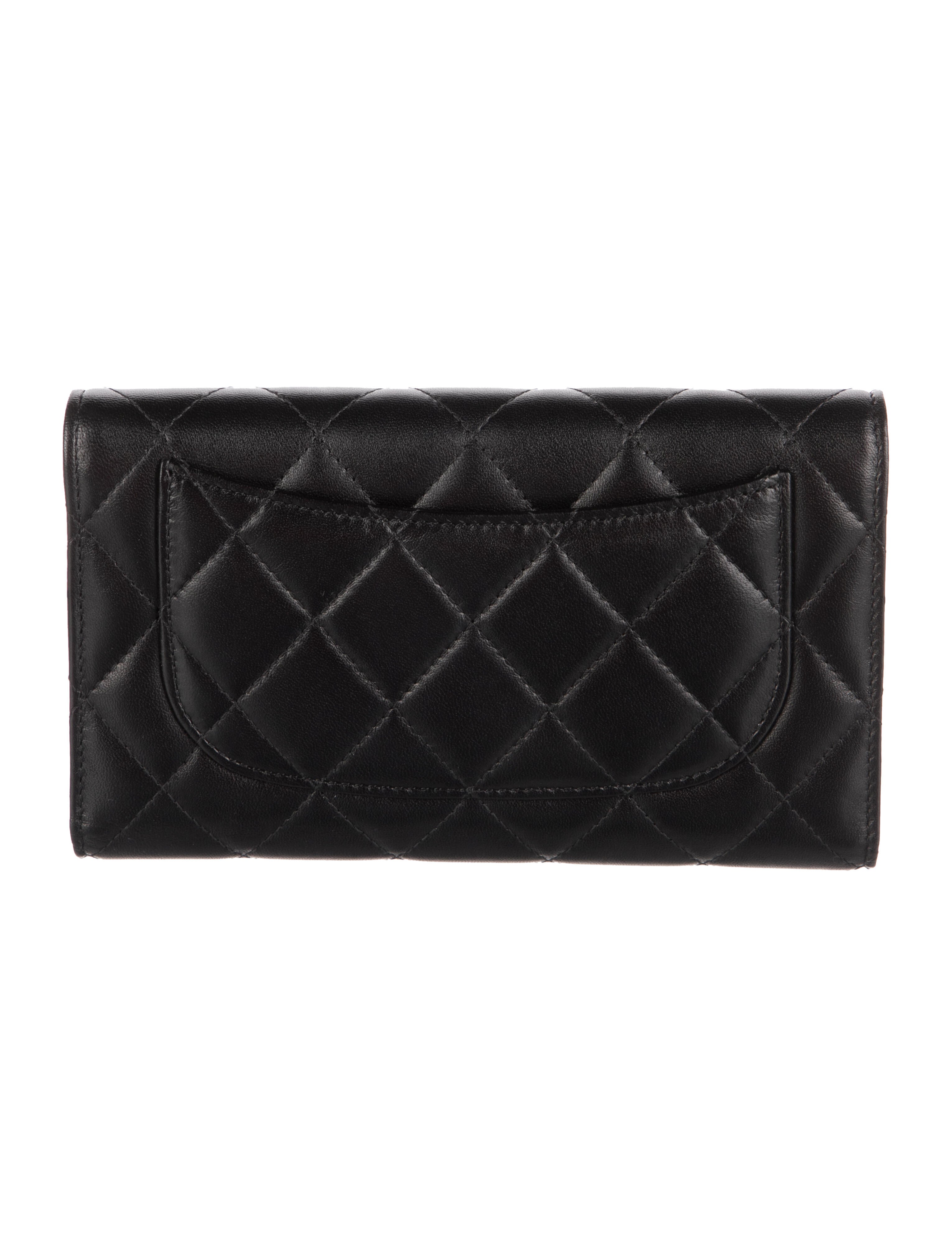 Chanel 2010-2011 Interlocking CC Logo Trifold Wallet