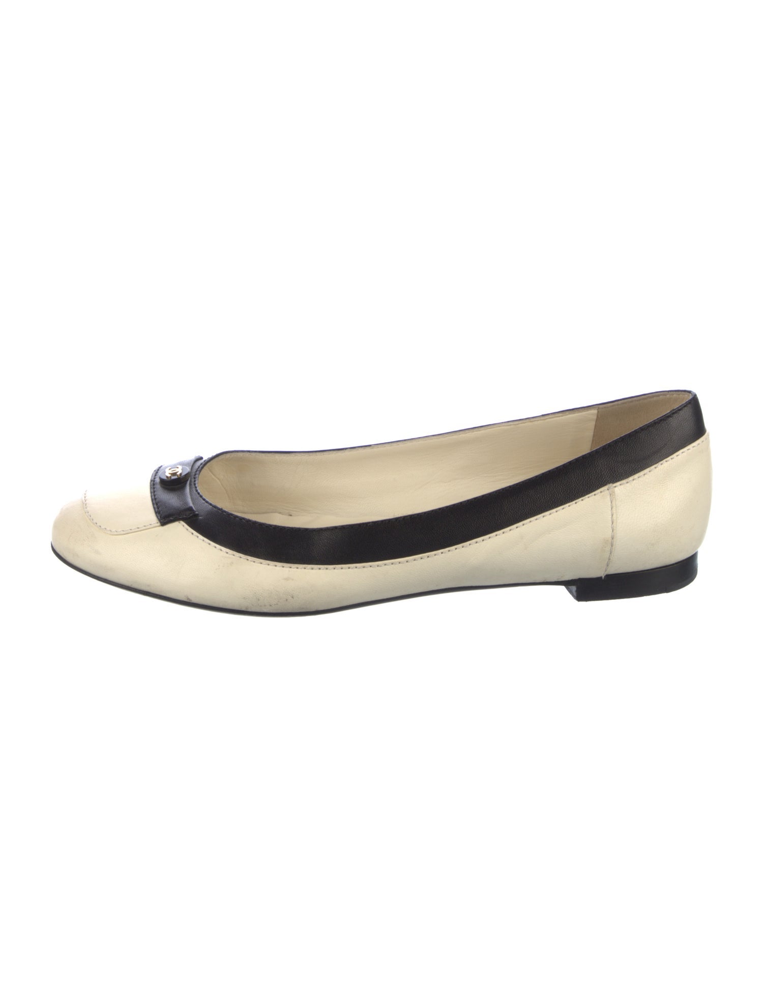 Chanel Interlocking CC Logo Leather Ballet Flats