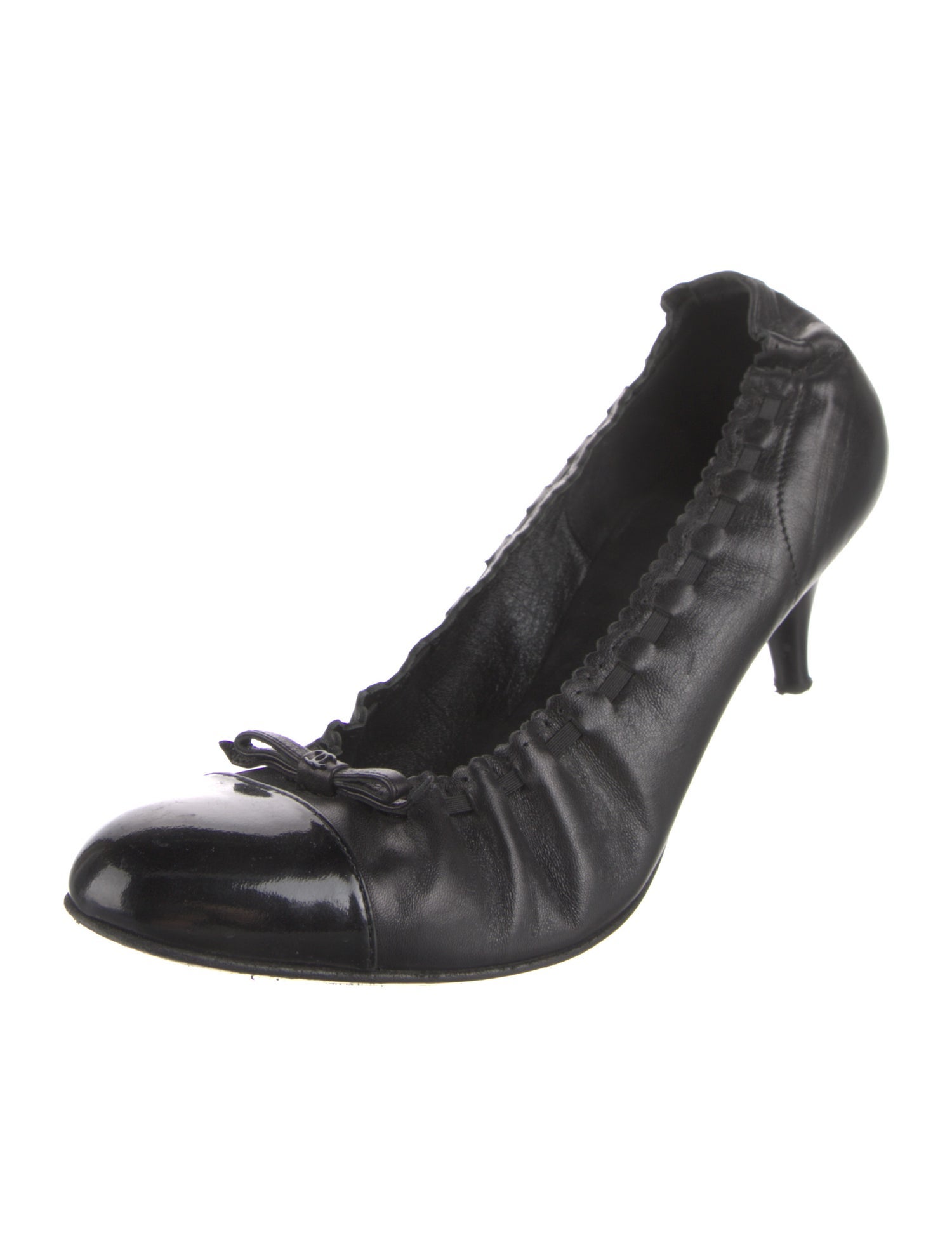 Chanel Interlocking CC Logo Leather Pumps