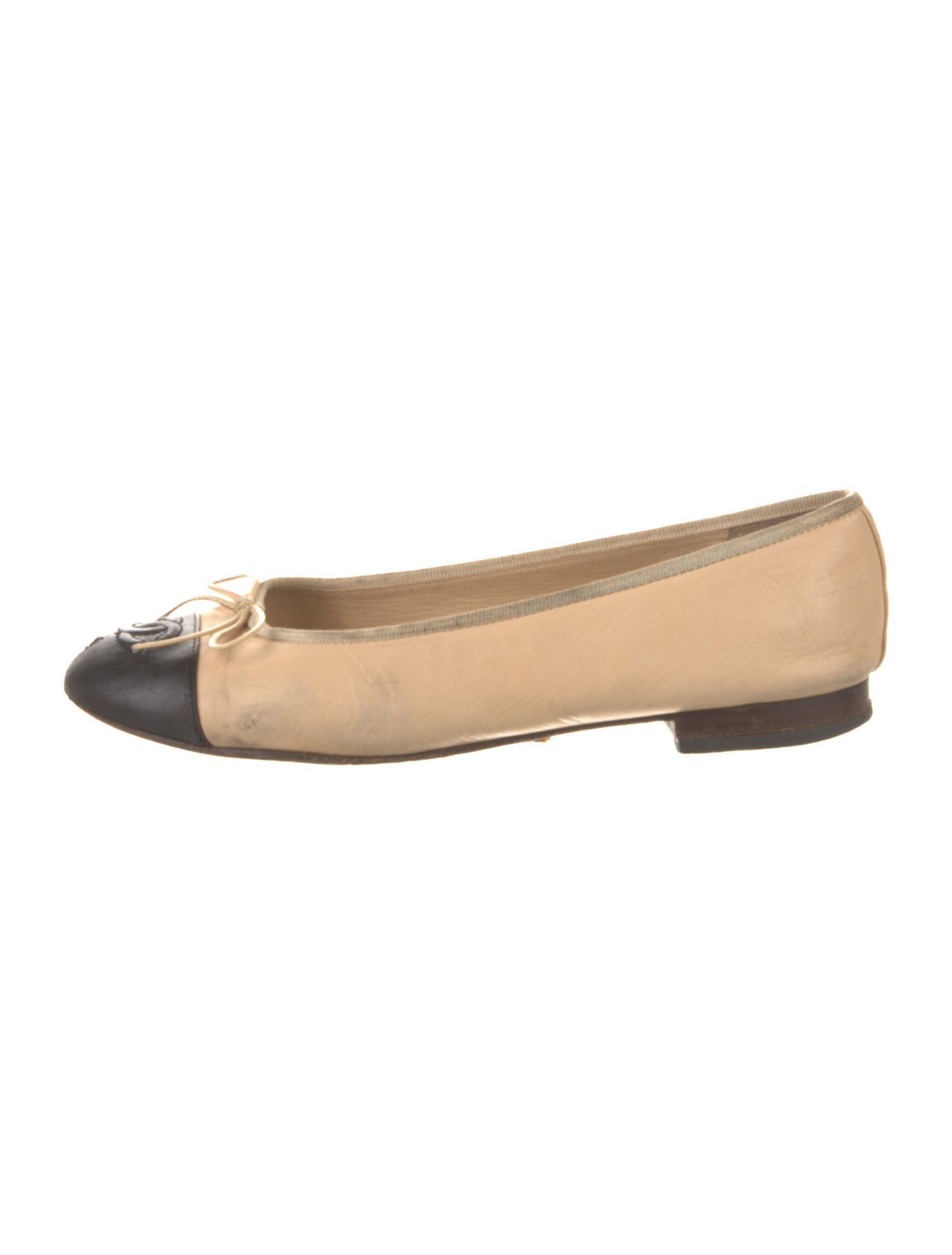 Chanel Interlocking CC Logo Leather Ballet Flats