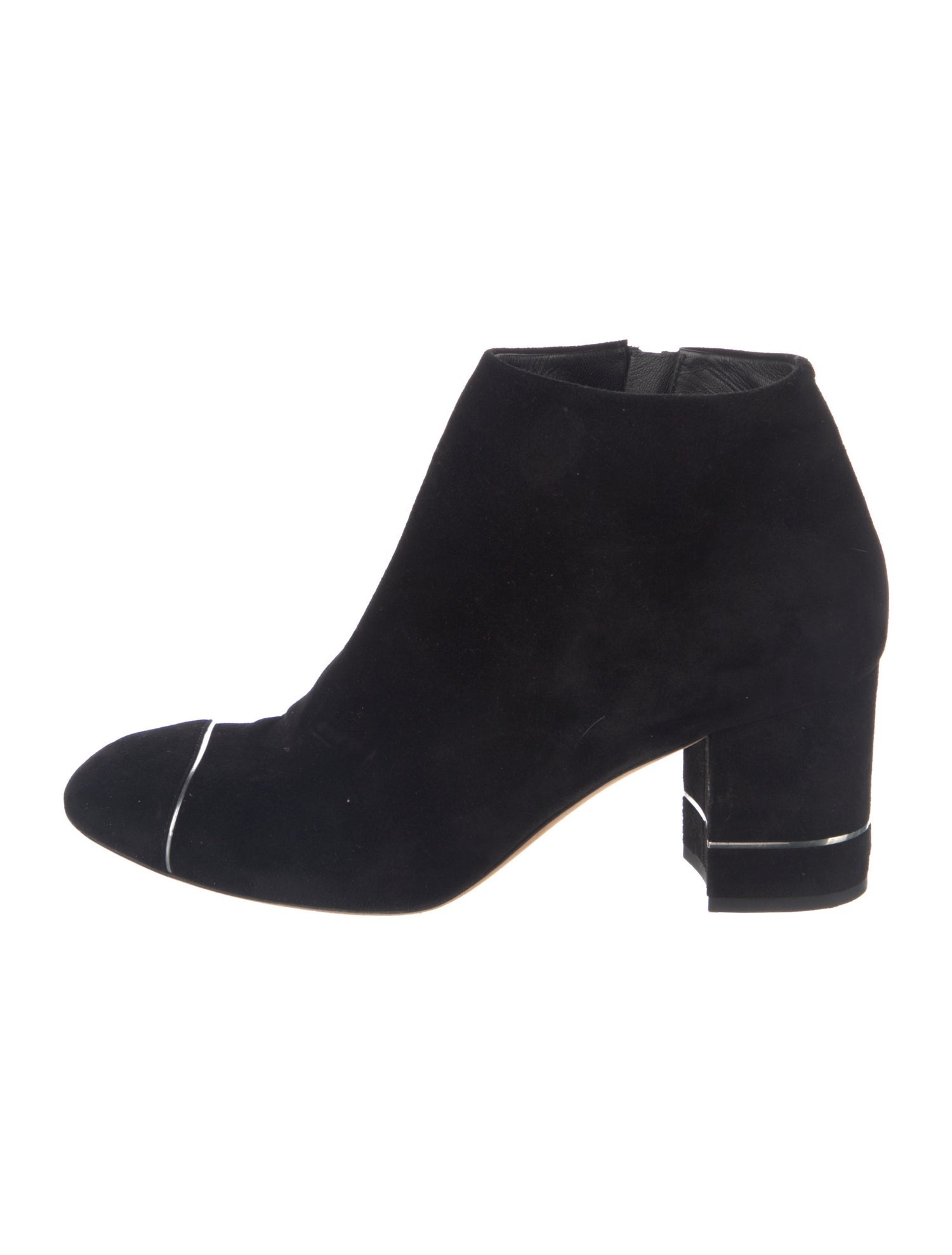 Chanel Interlocking CC Logo Suede Pumps