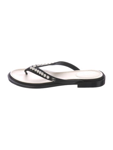 Pre-owned Chanel 2019 Interlocking Cc Logo Flip Flops In Black
