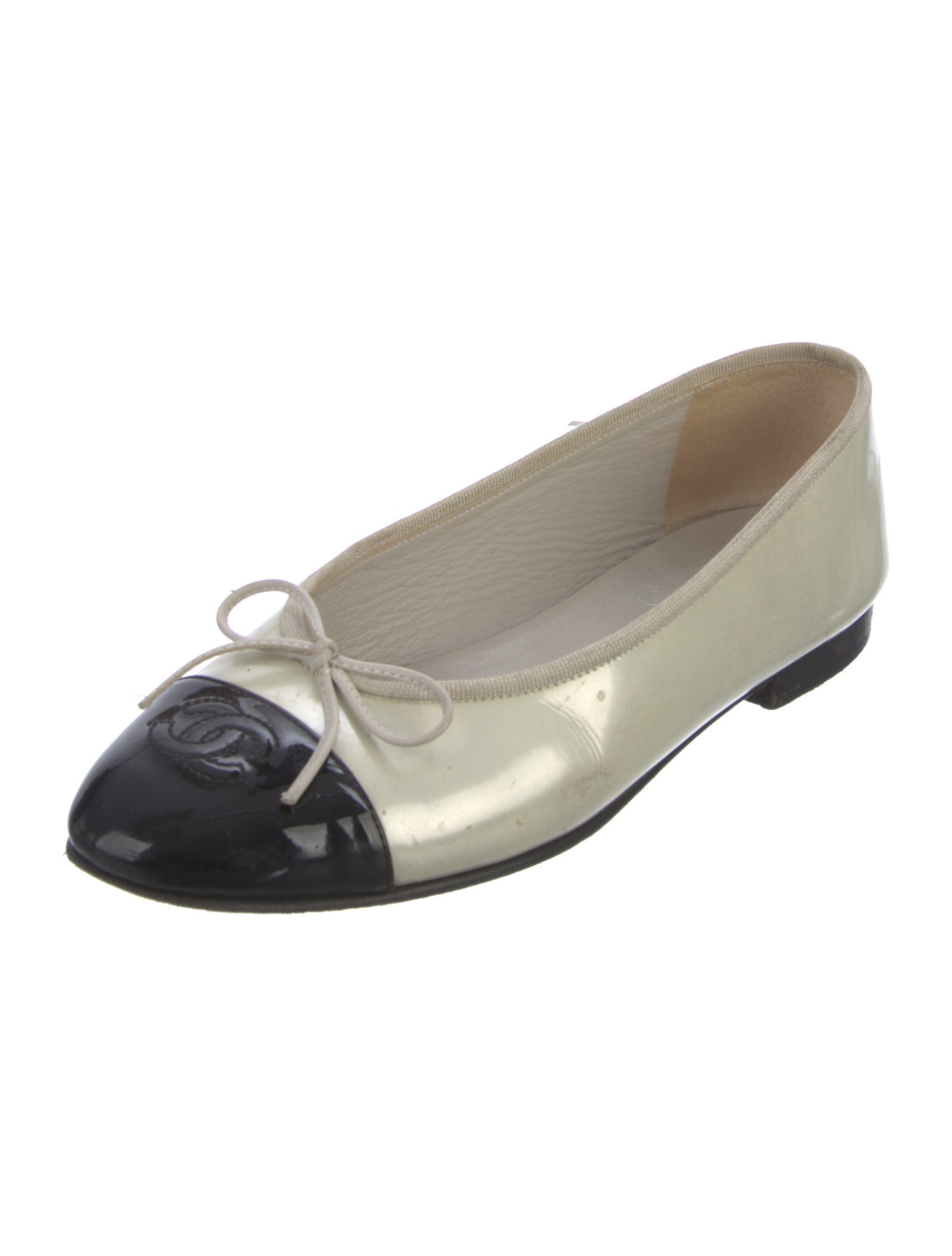 Chanel Interlocking CC Logo Patent Leather Ballet Flats
