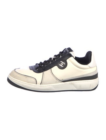 Pre-owned Chanel Interlocking Cc Logo Leather Sneakers In Black