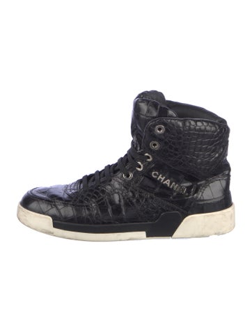 Pre-owned Chanel Embossed Leather Sneakers In Black