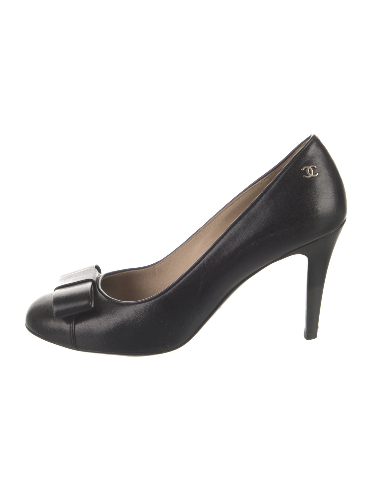 Chanel Interlocking CC Logo Leather Pumps