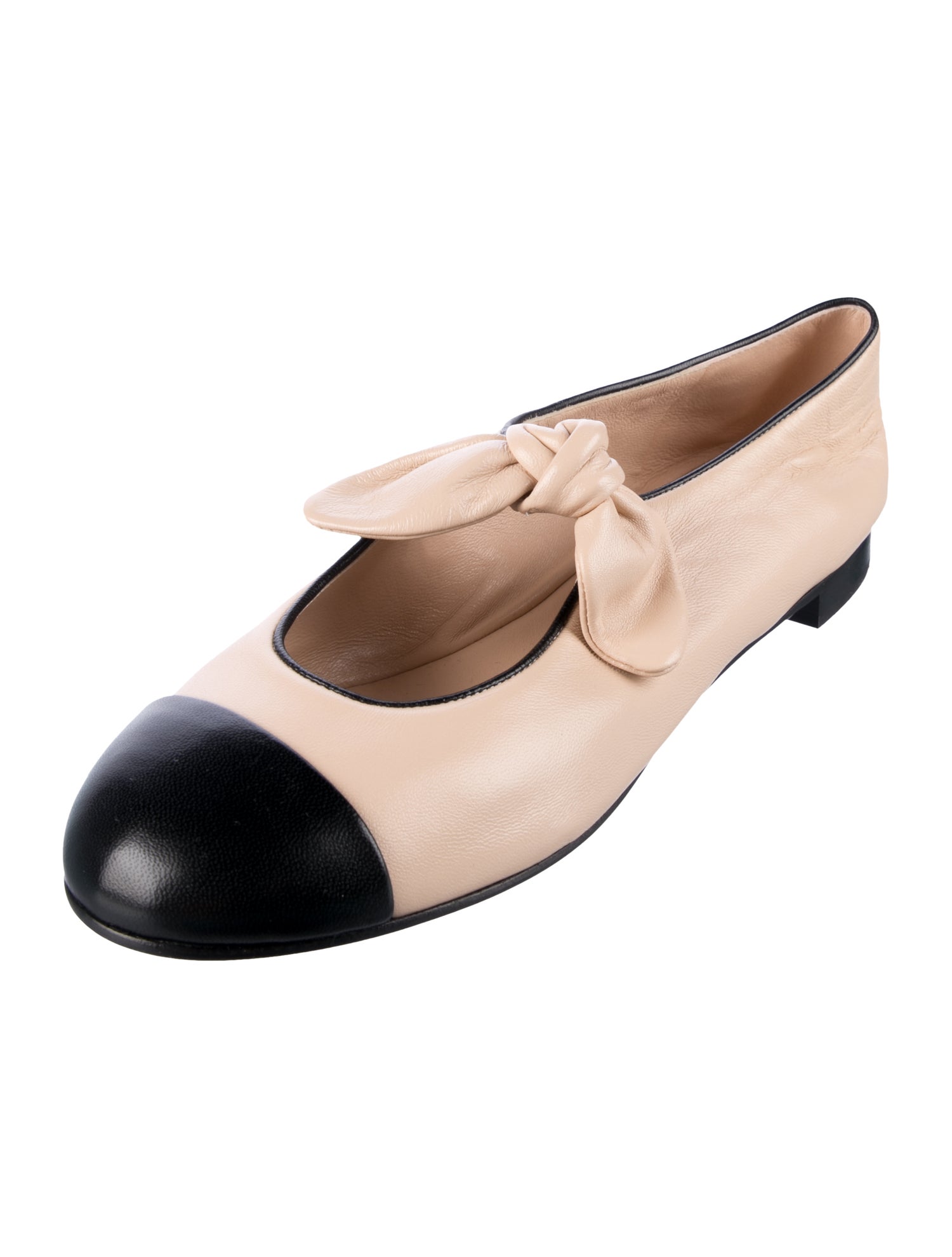 Chanel Interlocking CC Logo Leather Ballet Flats