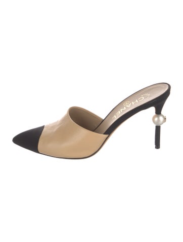 Pre-owned Chanel 2019 Interlocking Cc Logo Mules