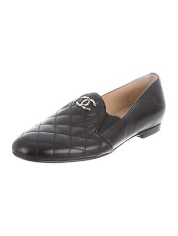 chanel quilted loafers chanel quilted cc loafers shoes cha143138 the realreal chanel quilted loafers chanel quilted cc loafers shoes cha143138 the realreal
