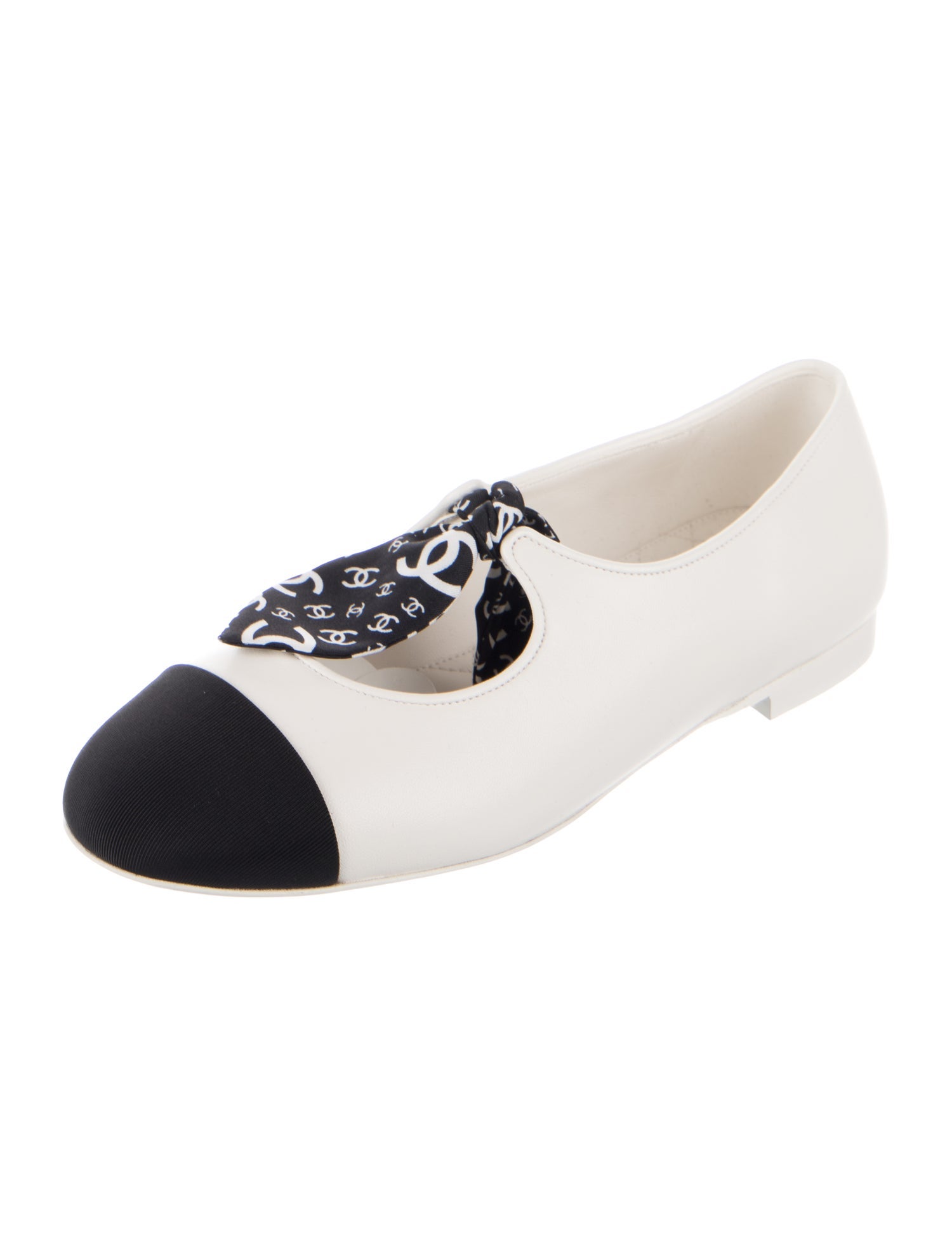 Chanel Interlocking CC Logo Leather Ballet Flats