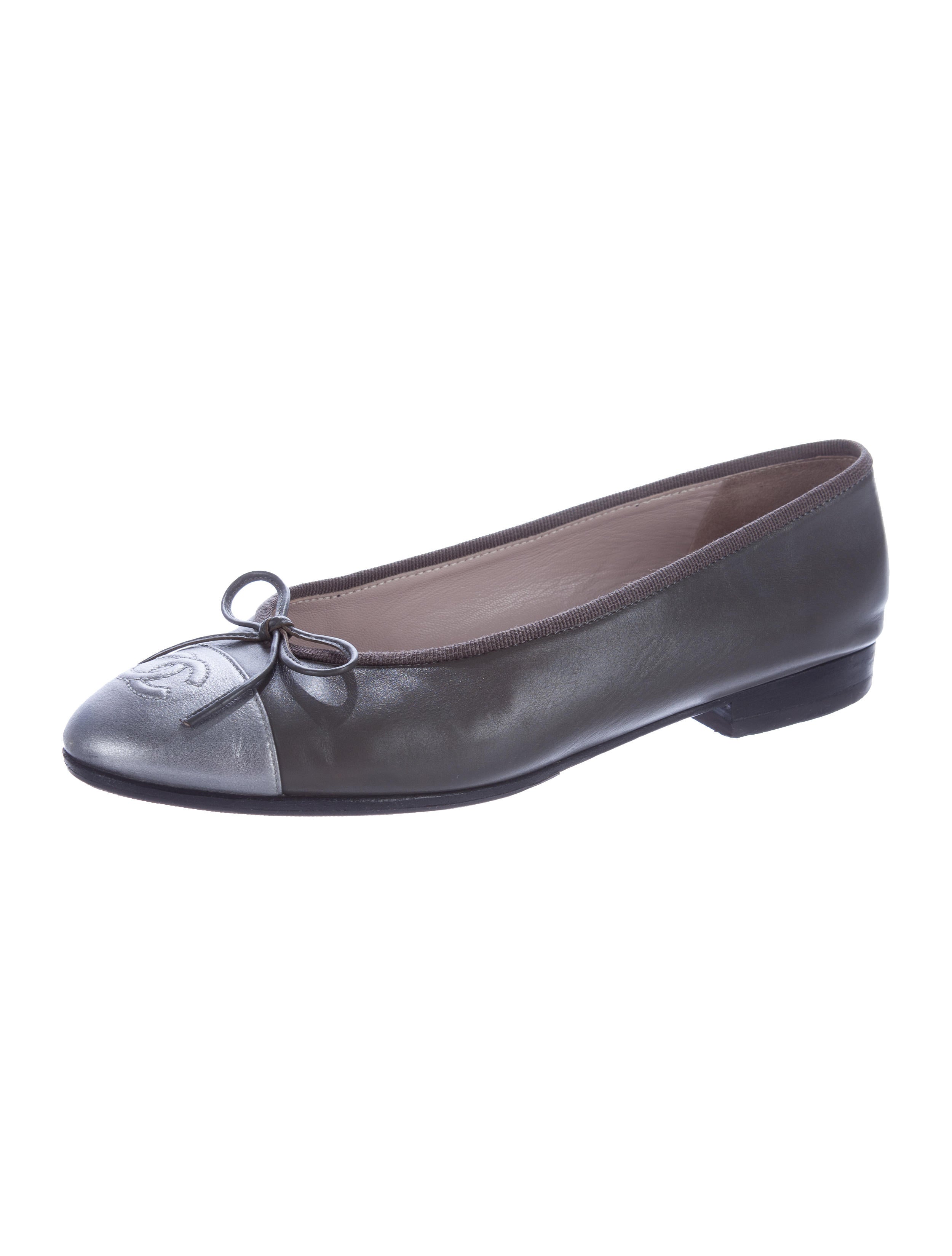 chanel flats shoes chanel cap toe cc flats shoes cha159759 the realreal chanel flats shoes chanel cap toe cc flats shoes cha159759 the realreal