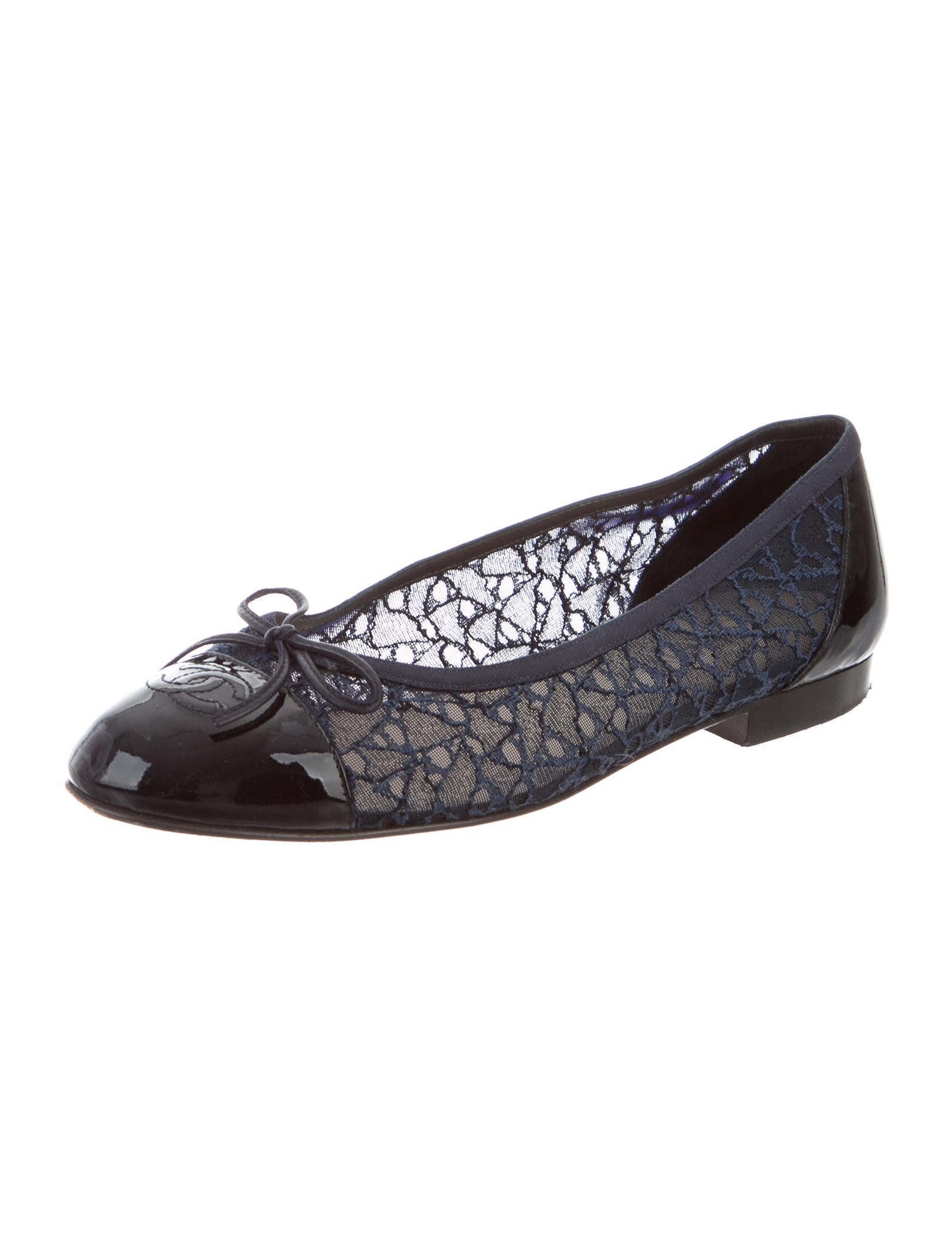lace shoes flats chanel lace cap toe flats shoes cha160401 the realreal lace shoes flats chanel lace cap toe flats shoes cha160401 the realreal