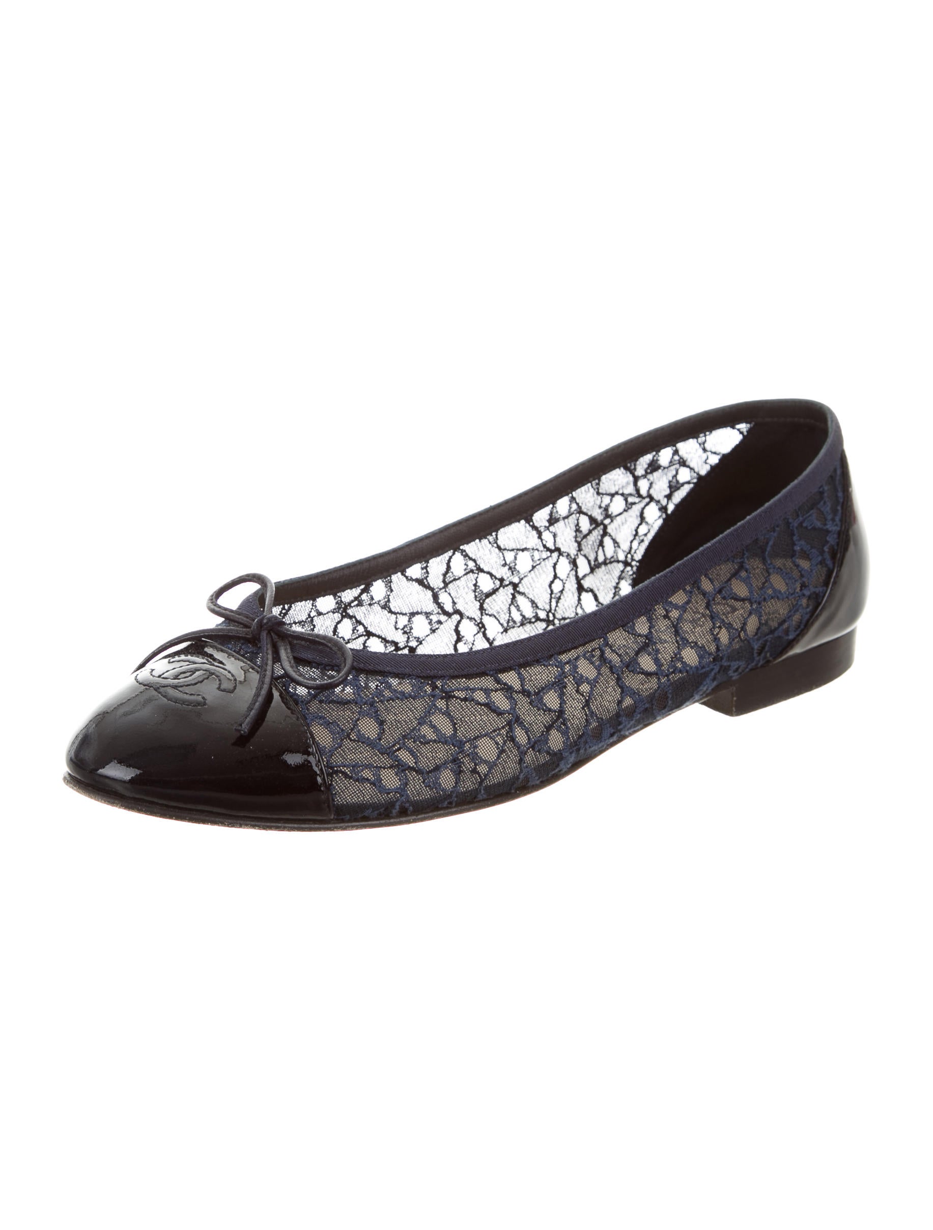 lace shoes flats chanel lace cap toe flats shoes cha164024 the realreal lace shoes flats chanel lace cap toe flats shoes cha164024 the realreal