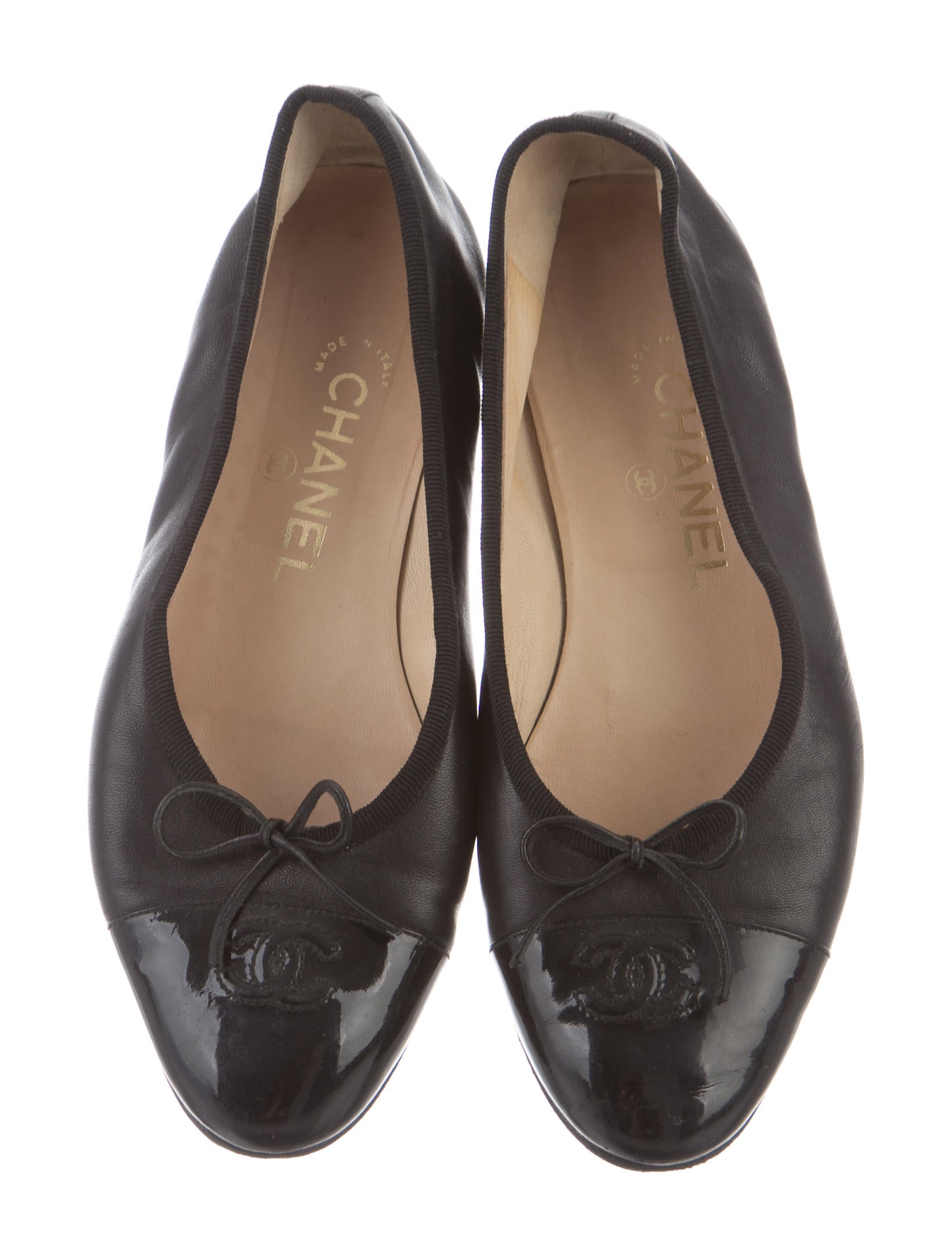 chanel shoes chanel cc cap toe flats shoes cha182387 the realreal chanel shoes chanel cc cap toe flats shoes cha182387 the realreal